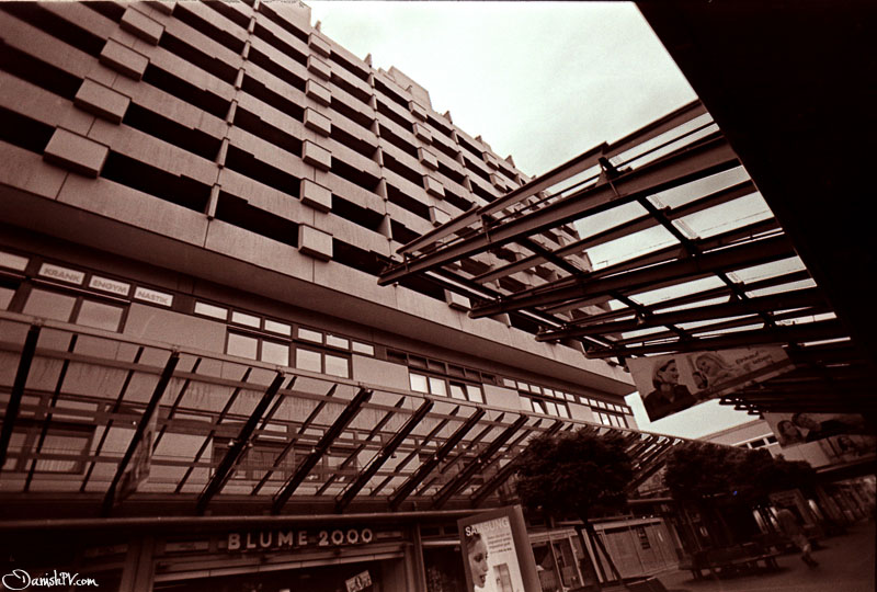 
          If you are new to film developing, or just new to caffenol developing you can find plenty of ressources on the internet and read your way through. But sometimes it’s nice to lean back and watch someth
        