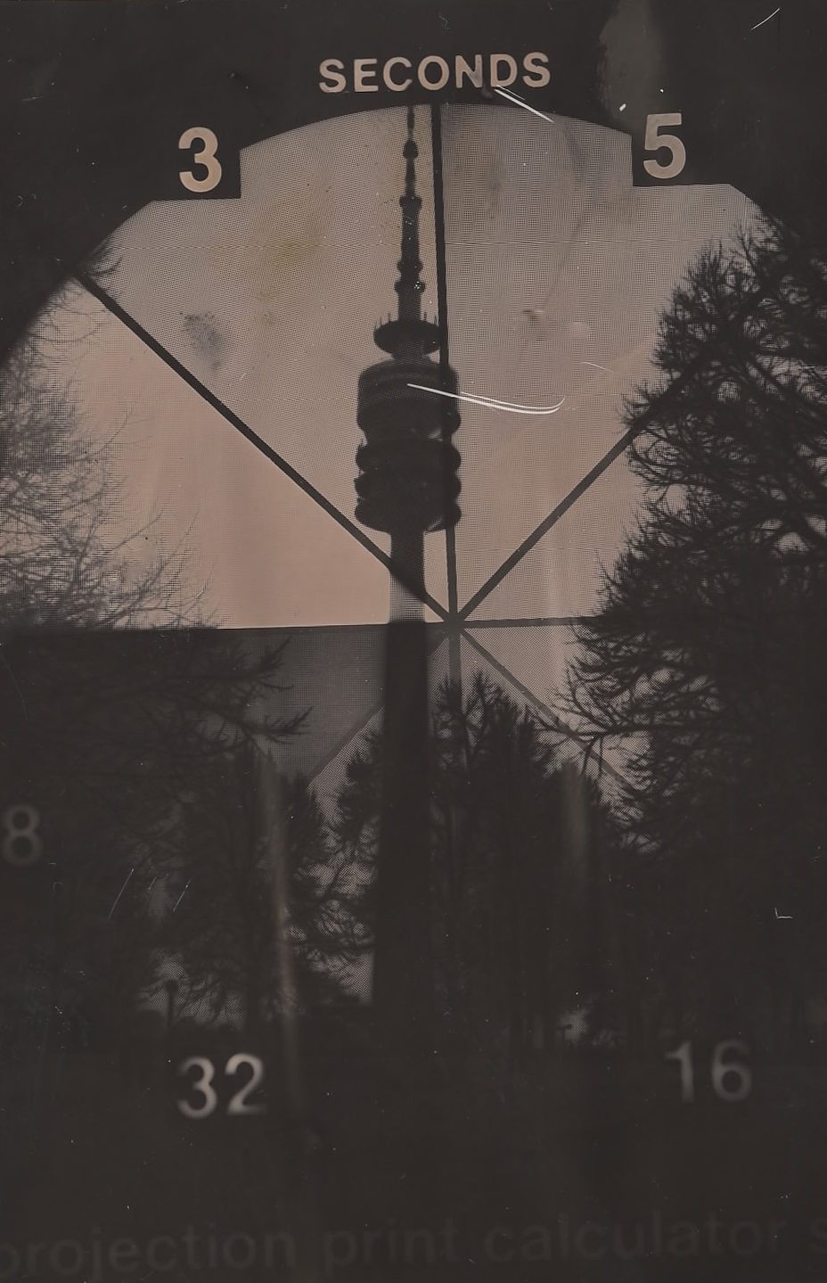 
          Niklas Rühl posted a picture in our Facebook Group of a negative developed in Wineol, an alternate devolper that is made out of Red Wine, Washing Soda and Vitamin C. The whole process and some really 
        